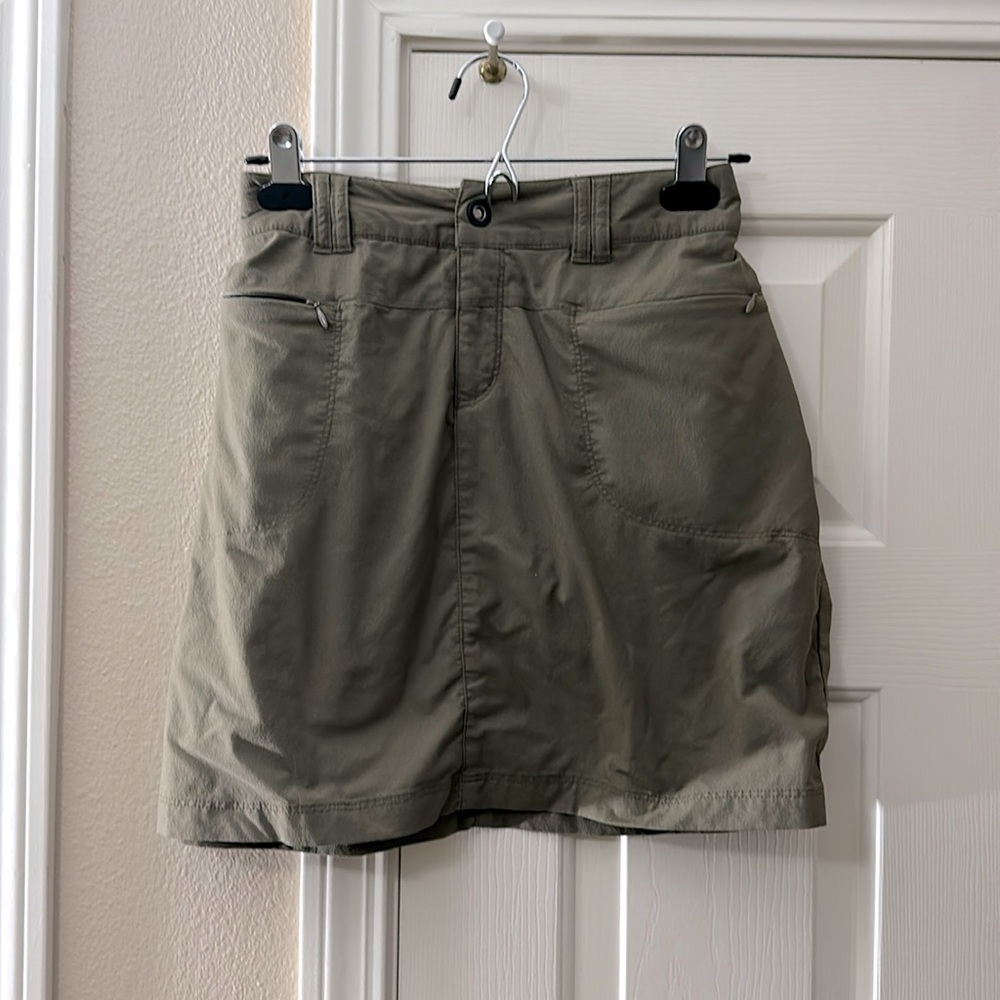 Women’s REI Skort (Size 8)
